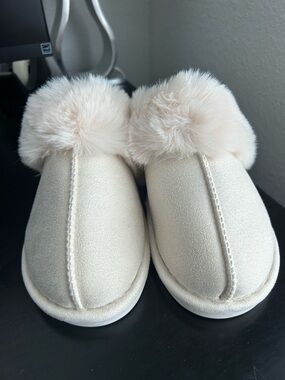 Cozy Faux-Fur Lined Women's Slipper - Cream